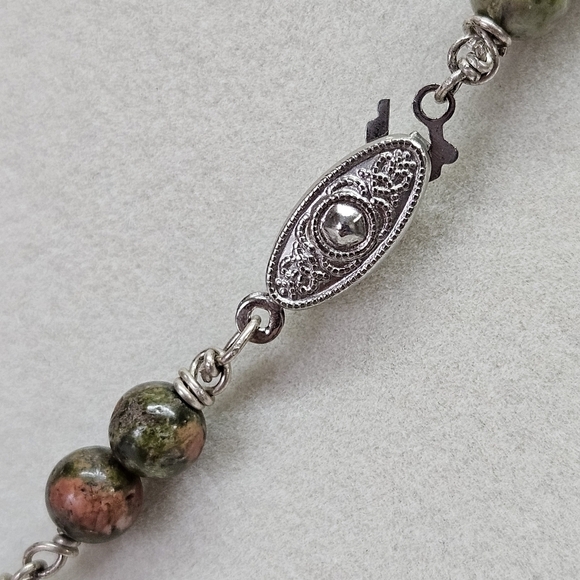 VINTAGE Catholic Silver-Tone Cross Pendant Beaded Stone Necklace Made in Italy - Picture 8 of 9